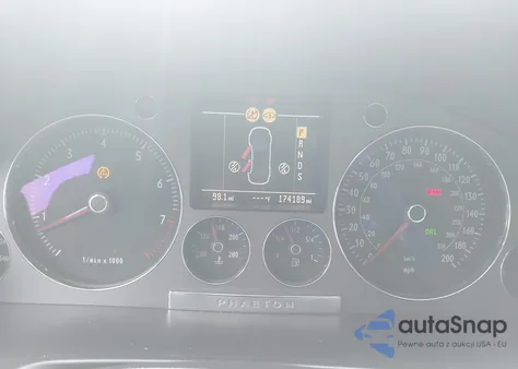 2004 Volkswagen Phaeton V8 z USA, uszkodzony, nr VIN WVWAF63D848008035